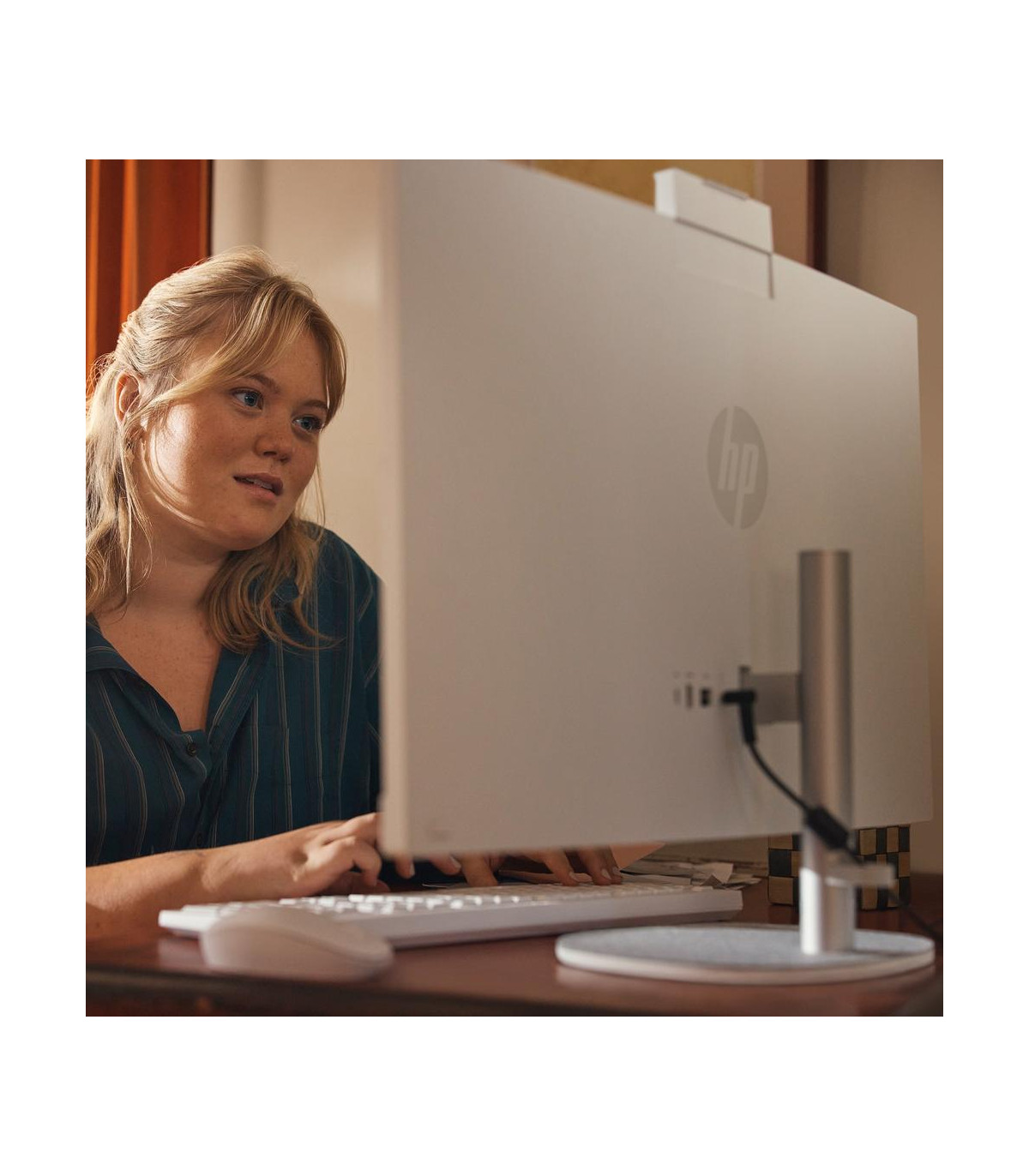 Ordenador all in one hp 27 - cr0029ns 27 pulgadas ryzen 5 - 7520u -  16gb -  ssd512gb -  w11 -  teclado y raton