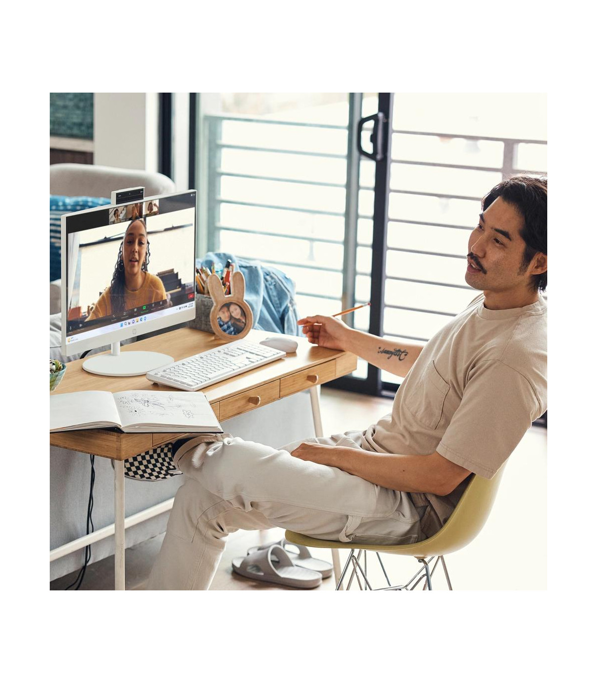 Ordenador all in one hp 24 - cr0110ns r5 - 7520u 16gb ssd 1tb 23.8 pulgadas